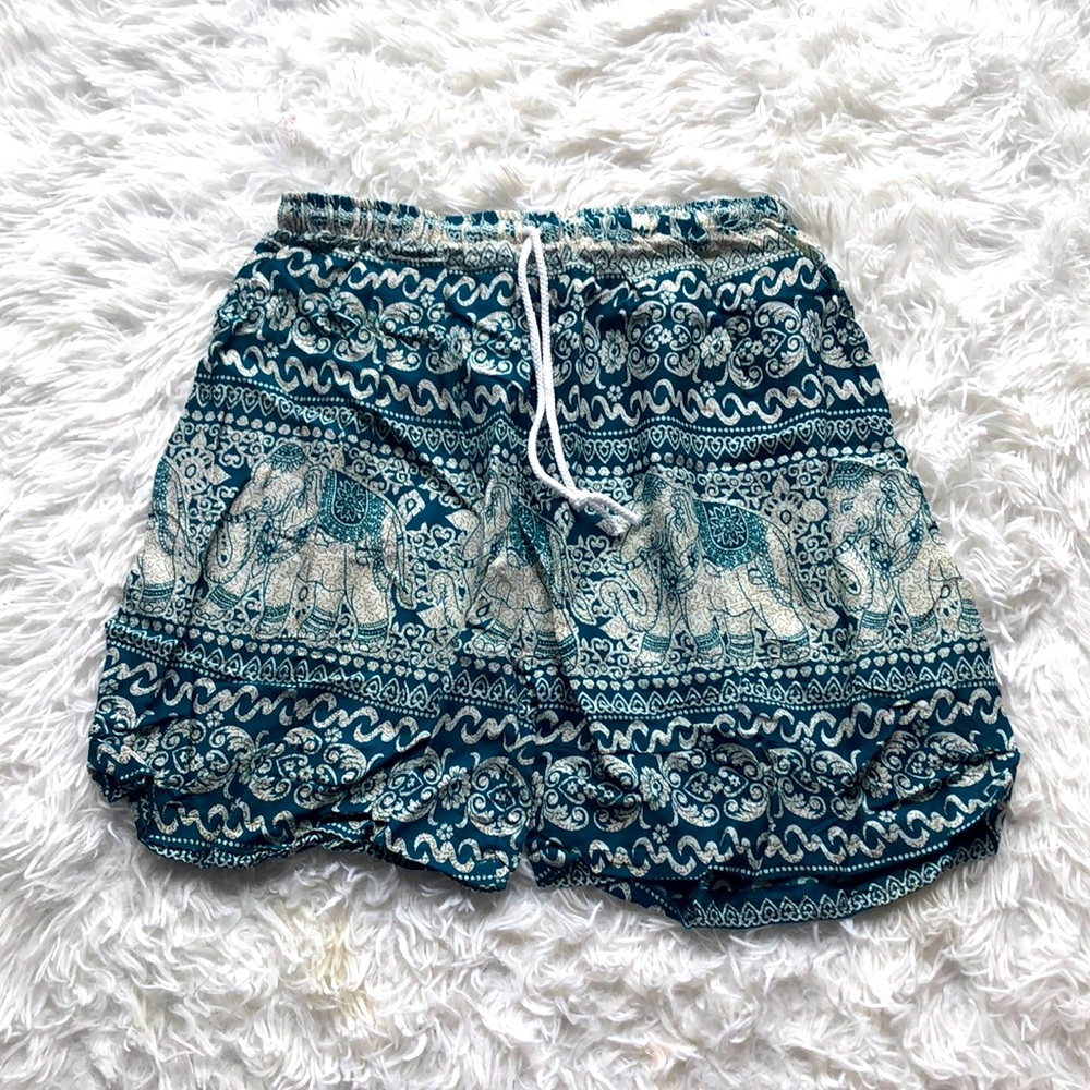 Boho shorts. Elephants patterned.